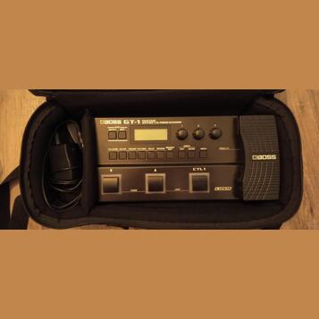 BOSS GT-1+ brašna + 9V adaptér