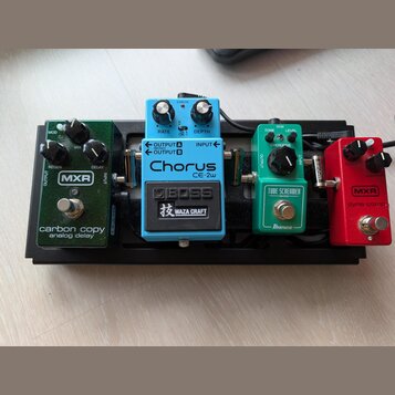 Mini pedalboard