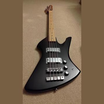Baskytara BACH Custom H E A D