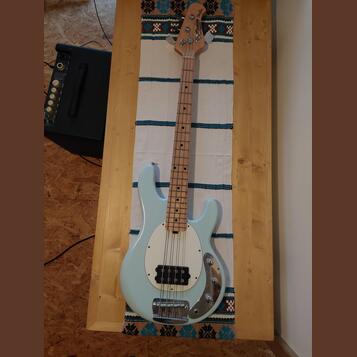 Baskytara Sterling StingRay Short Scale Daphne Blue