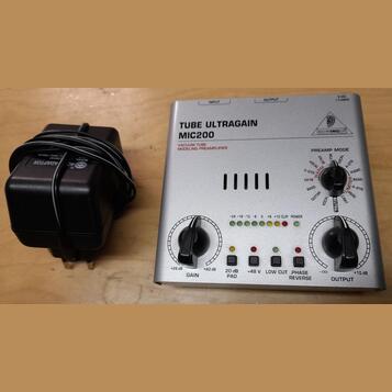 Předzesilovač BEHRINGER MIC200
