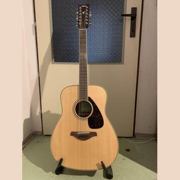 Yamaha FG820-12