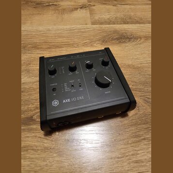 IK Multimedia AXE I/O One
