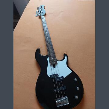 Baskytara YAMAHA 234 - 4- strunná. 