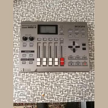 ZOOM MRS4 REKORDING STUDIO JAPONSKO