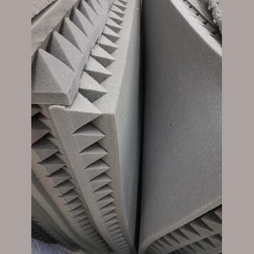 Prodám akustickou pěnu pyramidy 7mm , 100x100cm