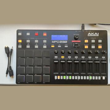 Akai MPD 232 Midi kontroler