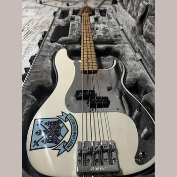 Prodám Fender Steve Harris Precision Bass – signature model.