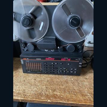 Fostex R8