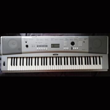 Klávesy Yamaha DGX 220