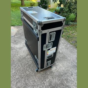 Case Yamaha QL5.