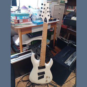 7str. kytara Harley Benton R-457MN WH MultiScale