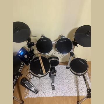 Elektronické bicí Alesis command mesh kit