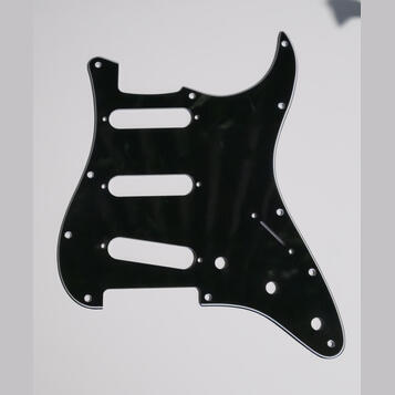 Pickguard + kryt tremola na Fender Stratocaster SSS