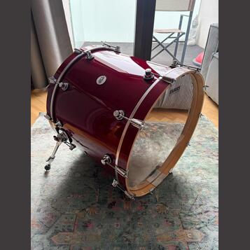 DW Design Series 22 Cherry Stain + obaly