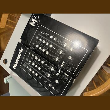 Numark M6 USB - mixpult