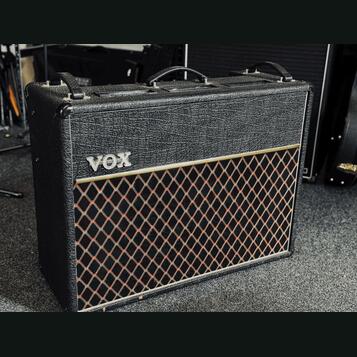 1990 Vox AC30 (Top Boost Reverb), vyroben v UK.