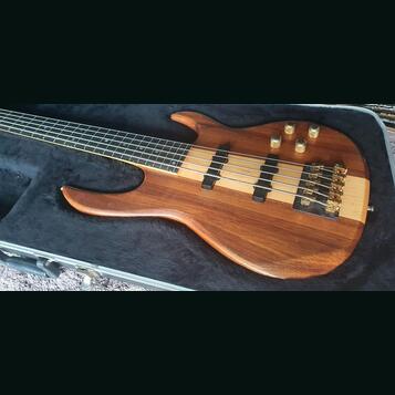 Carvin LB-75F 5-strunová Fretless Basa Natural /Made in USA/