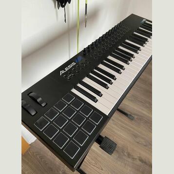 Prodám ALESIS MIDI klávesy