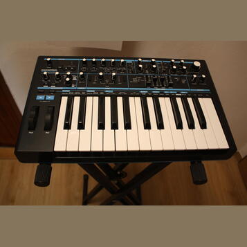 Prodám syntezátor NOVATION BASS STATION II.