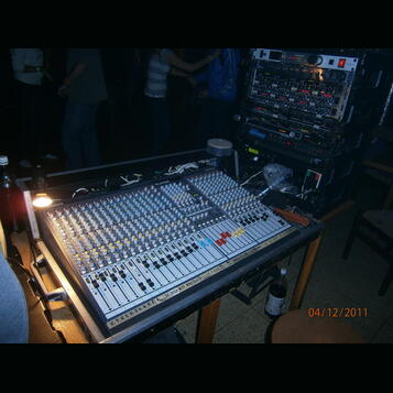 Allen&Heath GL2400 24 vstupů