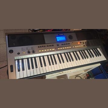 YAMAHA PSR E443