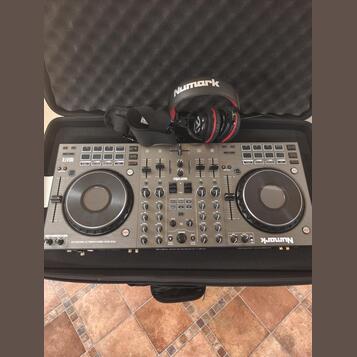 Numark NS4FX