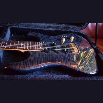 Valley Arts Custom Pro USA Short Scale
