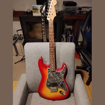 Squier Vintage Modified Strat Cherry Sunburs