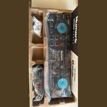 Numark DJ GO2