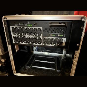 Mackie DL32S