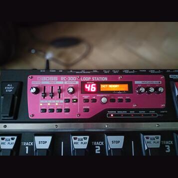 BOSS RC-300 Loop Station