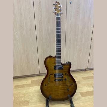 Godin Flat Five – semi-hollow kytara