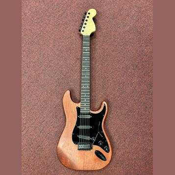 Stratocaster scalloping / Bill Lawrence