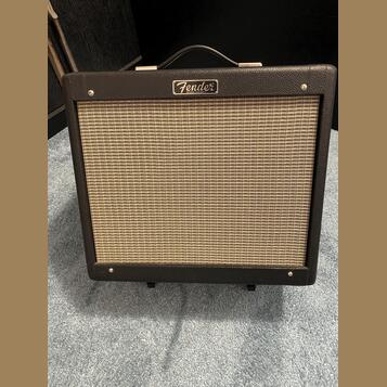 Fender Blues Junior IV - lampové kombo 15w