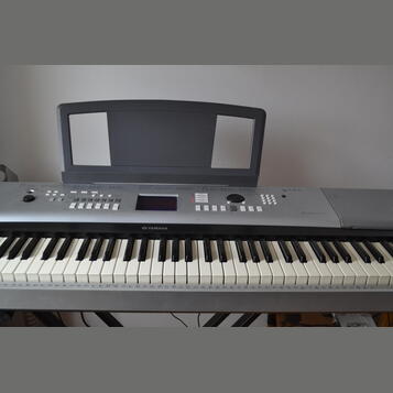 Stage piano Yamaha DGX-520