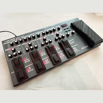 Boss ME-80 gitarový multiefekt/modeler