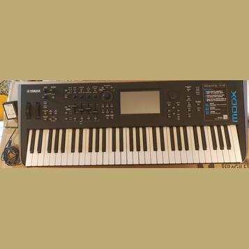 Yamaha MODX6 (fungl, 6 let ve skříni) - prodáno