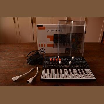 Arturia Microfreak + Decksaver