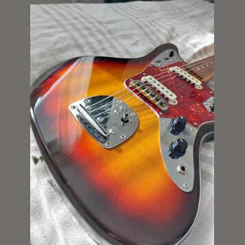 Predam Fender Jaguar (s alebo bez Novak pickups)