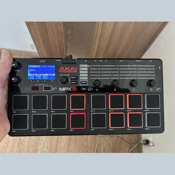 Sampler AKAI MPX 16 REZERVACE