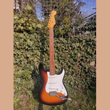 FENDER STRATOCASTER 