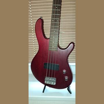 Cort Action Junior Bass, Black cherry.