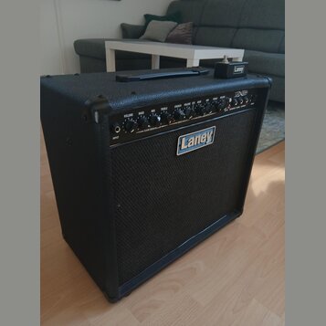KYTAROVÉ KOMBO Laney LX65R+ footswitch