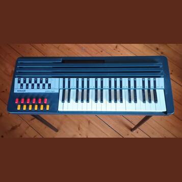 Harmonium Antonelli elektrické, s kufrem, na nožičkách
