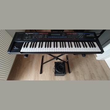 Syntezátor Roland Juno Di + monitor Roland CM 30