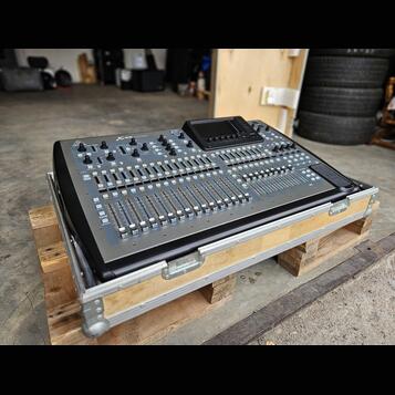 Mixážní pult Behringer X32.
