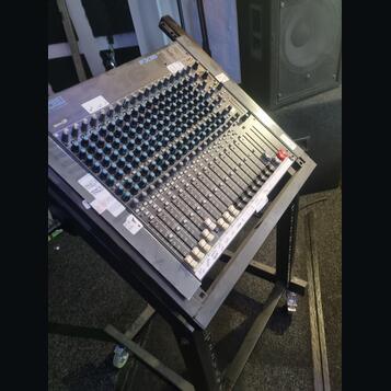 Spirit by soundcraft FX 16