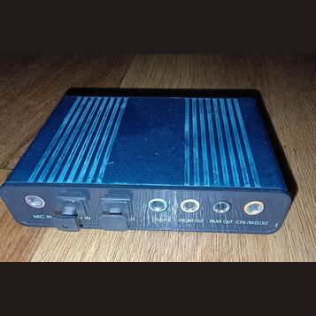 externí zvuková karta (často označovaná jako USB Sound Box n