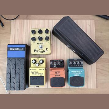 Gitarove efekty - Boss, Fuzz, Comp, Wah, Volume,...